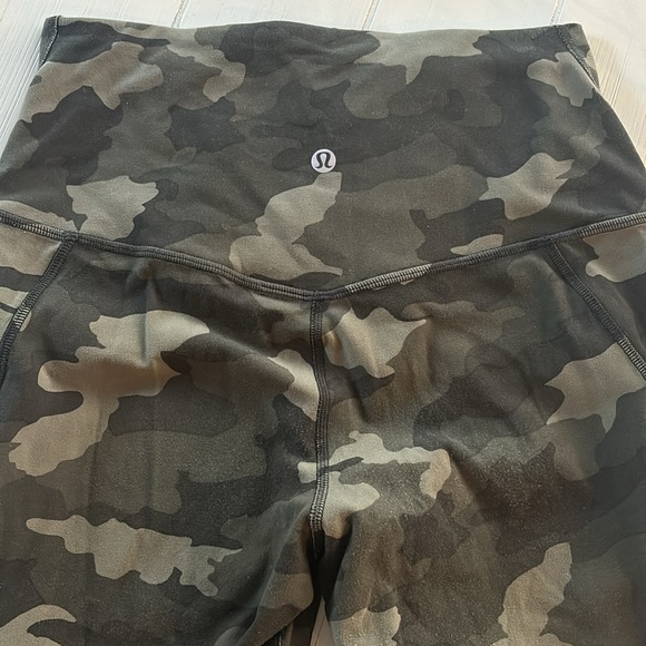 Lululemon camo leggings sz 8 - Picture 5 of 12